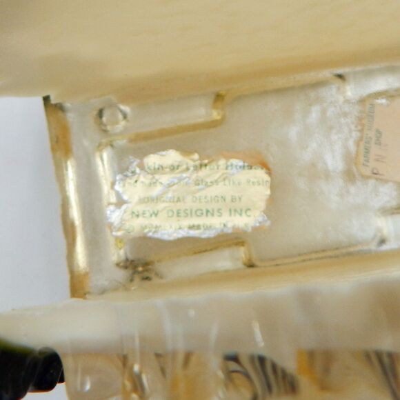 Daisy Floral Napkin Letter Holder 4.5 Inch Lucite Acrylic Resin 1969 USA Made - Picture 7 of 9